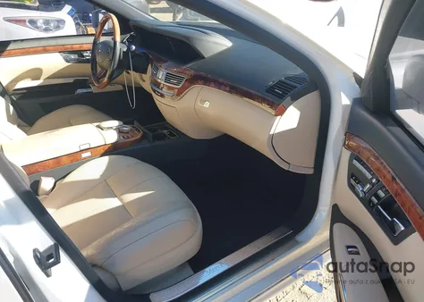 2009 Mercedes-Benz S 550 4Matic z USA, uszkodzony, nr VIN WDDNG86X99A257806